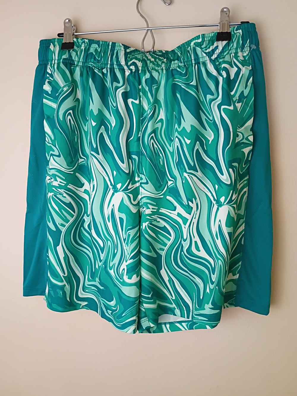 Under Armour Train Stretch Green Graphics Shorts - NWT Large